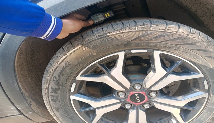 2024 KIA SELTOS  HTE 1.5 PETROL MT, Petrol, Manual, 8,127 km, tyre