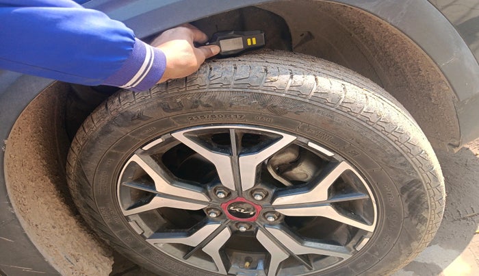 2024 KIA SELTOS  HTE 1.5 PETROL MT, Petrol, Manual, 8,127 km, tyre