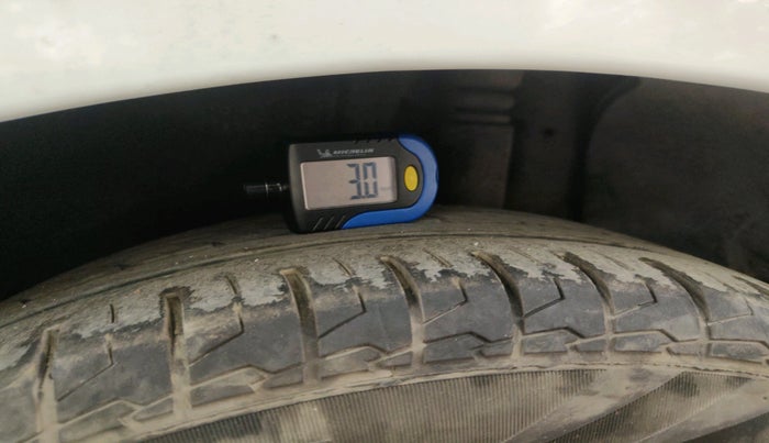 2016 Hyundai New Elantra 2.0 SX (O) MT, Petrol, Manual, 63,254 km, tyre