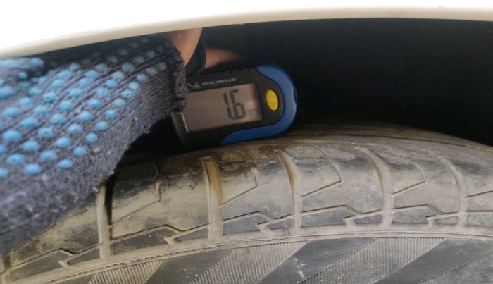 2016 Hyundai New Elantra 2.0 SX (O) MT, Petrol, Manual, 63,254 km, tyre