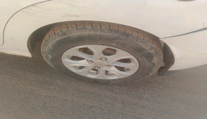 2015 Ford Figo Aspire TITANIUM1.5 DIESEL, Diesel, Manual, 1,90,699 km, tyre