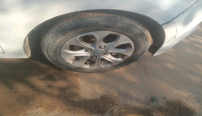 2015 Ford Figo Aspire TITANIUM1.5 DIESEL, Diesel, Manual, 1,90,699 km, tyre