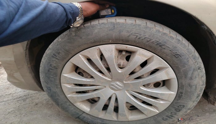 2015 Maruti Ertiga VXI CNG, Petrol, Manual, 2,67,006 km, tyre