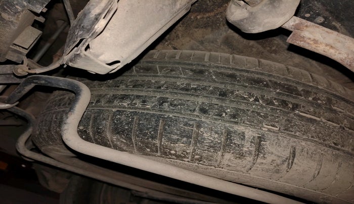 2015 Maruti Ertiga VXI CNG, Petrol, Manual, 2,67,006 km, tyre