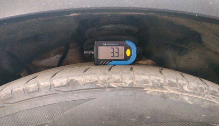 2023 Mahindra XUV300 W6 1.2 PETROL AMT, Petrol, Automatic, 31,510 km, tyre