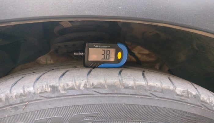 2023 Mahindra XUV300 W6 1.2 PETROL AMT, Petrol, Automatic, 31,510 km, tyre