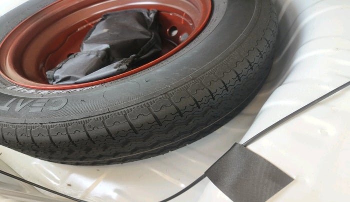 2025 Renault Kwid RXT 1.0, Petrol, Manual, 372 km, tyre