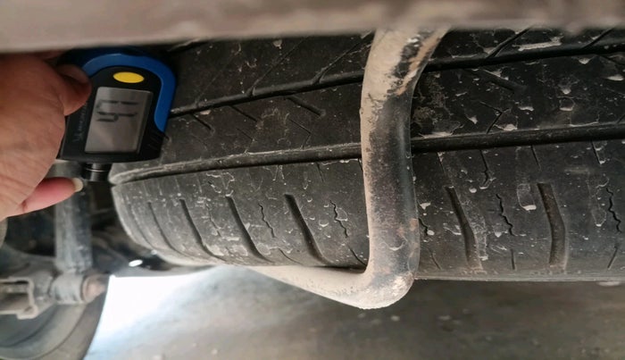 2014 Maruti Ertiga VXI, Petrol, Manual, 1,18,259 km, tyre