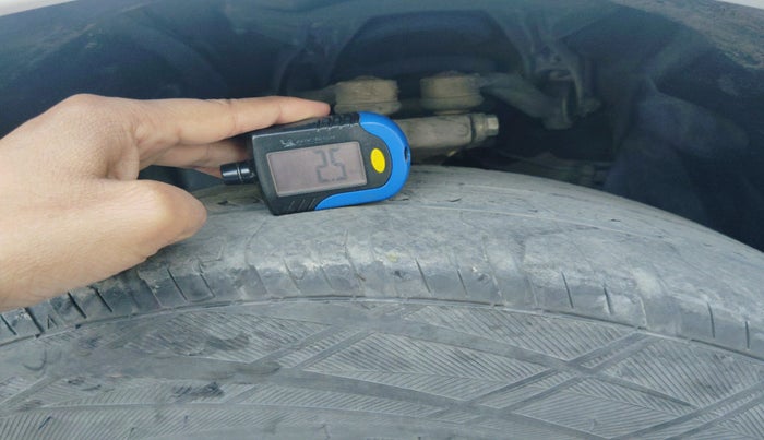 2012 Audi Q5 2.0 TDI QUATTRO, Diesel, Automatic, 1,71,410 km, tyre