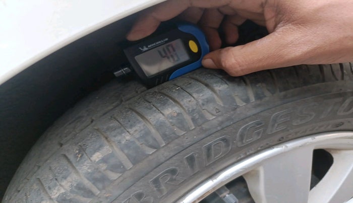 2014 Hyundai Xcent SX 1.2, Petrol, Manual, 55,300 km, tyre