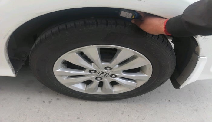 2012 Honda City 1.5L I-VTEC V MT, Petrol, Manual, 1,72,133 km, tyre