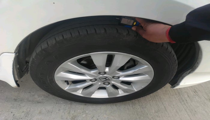 2012 Honda City 1.5L I-VTEC V MT, Petrol, Manual, 1,72,133 km, tyre