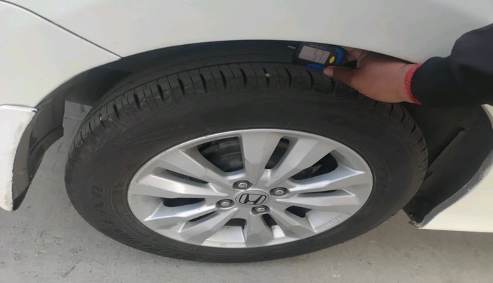 2012 Honda City 1.5L I-VTEC V MT, Petrol, Manual, 1,72,133 km, tyre