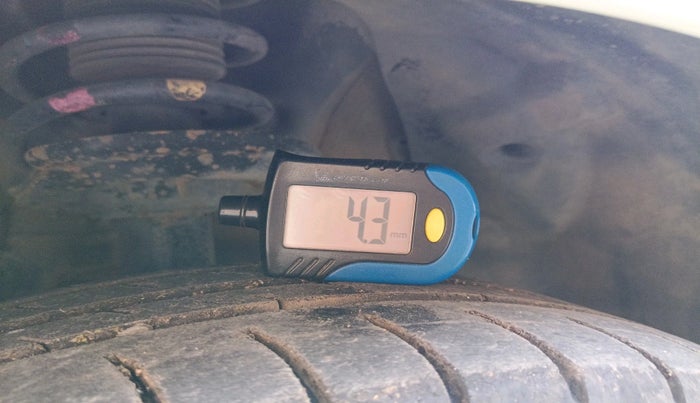 2014 Hyundai Xcent S (O) 1.2, Petrol, Manual, 84,632 km, tyre