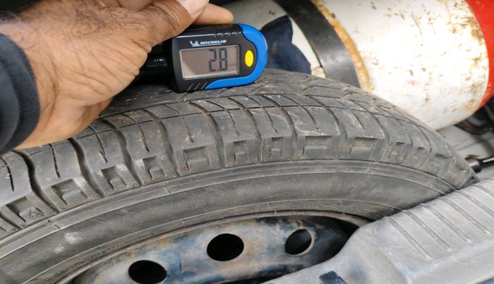 2012 Hyundai i10 MAGNA 1.1, Petrol, Manual, 83,386 km, tyre