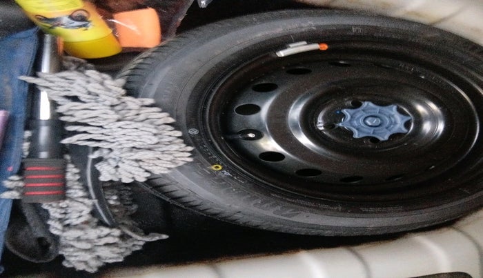 2014 Hyundai Xcent SX 1.2 (O), Petrol, Manual, 69,666 km, tyre