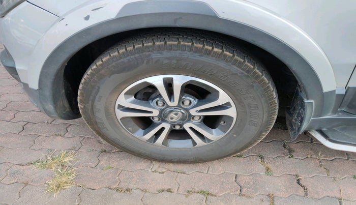 2018 Tata Hexa XM 4X2 7 STR, Diesel, Manual, 69,357 km, tyre