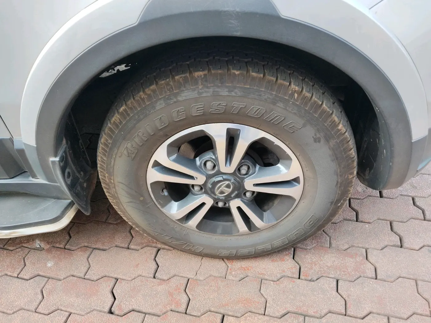 2018 Tata Hexa XM 4X2 7 STR, Diesel, Manual, 69,357 km, tyre