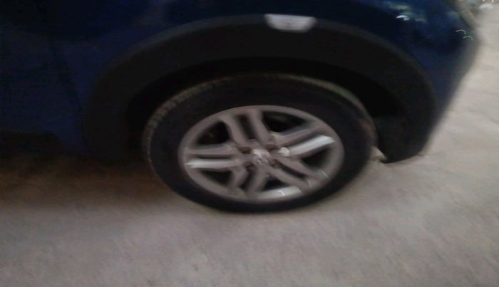 2021 Renault TRIBER RXZ AMT, Petrol, Automatic, 52,580 km, tyre