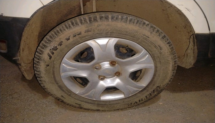 2014 Ford Ecosport TREND 1.5L DIESEL, Diesel, Manual, 1,48,572 km, tyre