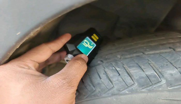 2017 Renault Kwid RXT 0.8, Petrol, Manual, 47,438 km, tyre