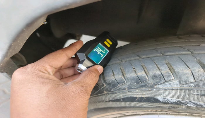 2017 Renault Kwid RXT 0.8, Petrol, Manual, 47,438 km, tyre