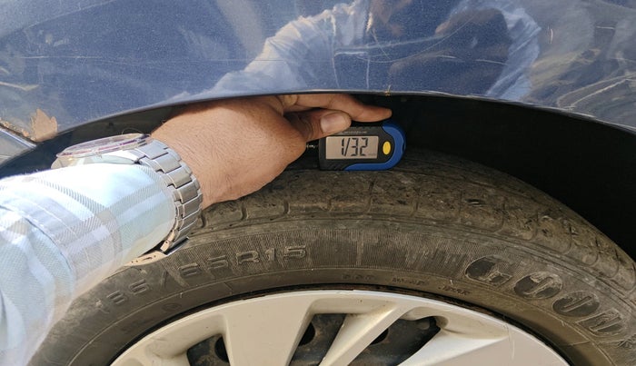 2021 Maruti Ertiga VXI SHVS, Petrol, Manual, 1,11,590 km, tyre