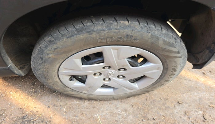 2021 Hyundai VENUE S+ 1.2, Petrol, Manual, 66,967 km, tyre