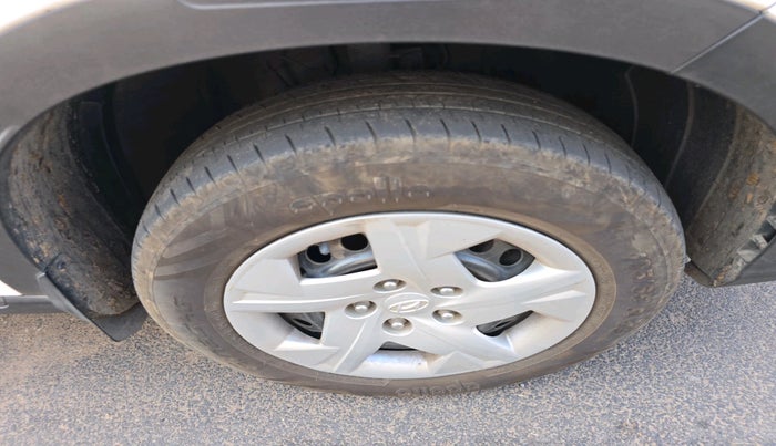 2021 Hyundai VENUE S+ 1.2, Petrol, Manual, 66,967 km, tyre