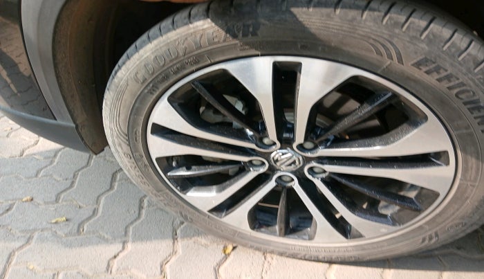 2021 MG HECTOR PLUS SHARP 1.5 PETROL TURBO HYBRID MT 6-STR, Petrol, Manual, 24,916 km, tyre