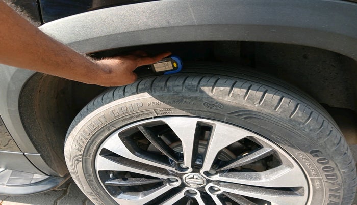 2021 MG HECTOR PLUS SHARP 1.5 PETROL TURBO HYBRID MT 6-STR, Petrol, Manual, 24,916 km, tyre