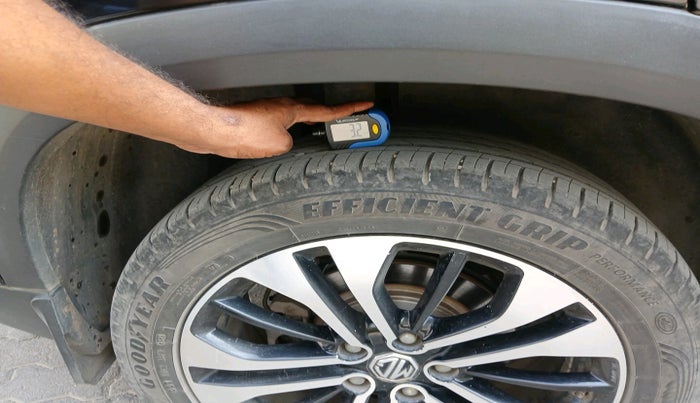 2021 MG HECTOR PLUS SHARP 1.5 PETROL TURBO HYBRID MT 6-STR, Petrol, Manual, 24,916 km, tyre