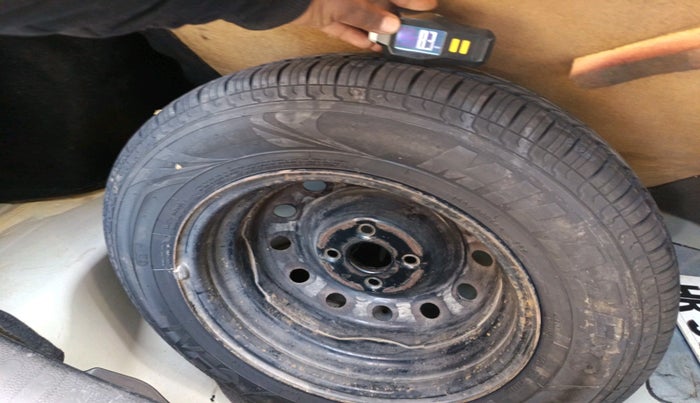 2013 Maruti Swift Dzire VXI, Petrol, Manual, 38,015 km, tyre