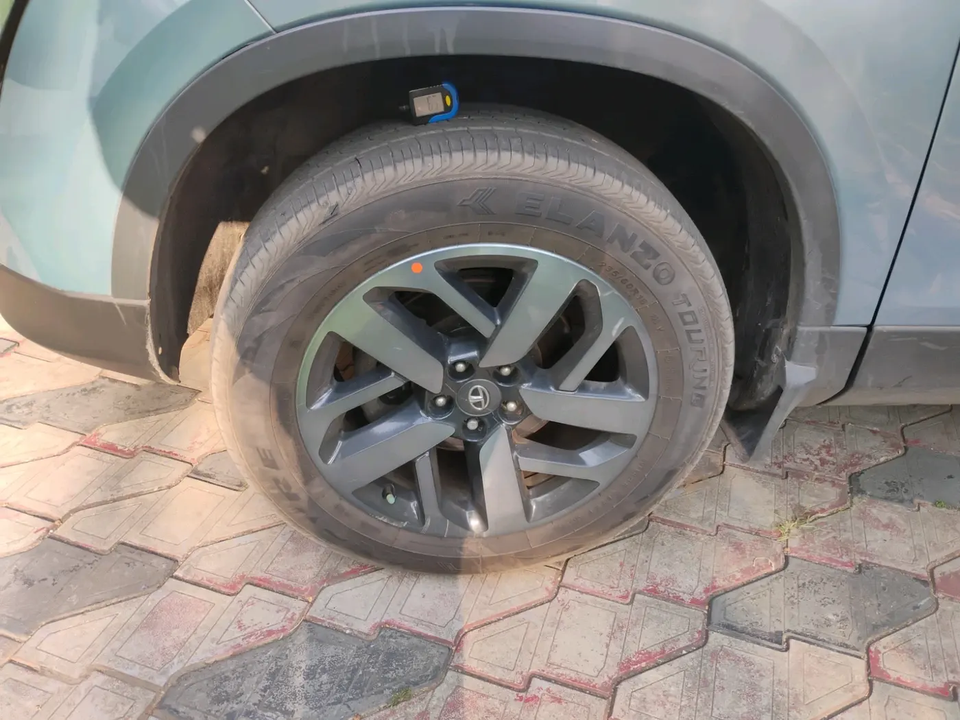 2021 Tata Safari XZA PLUS 6S ADVENTURE, Diesel, Automatic, 62,421 km, tyre