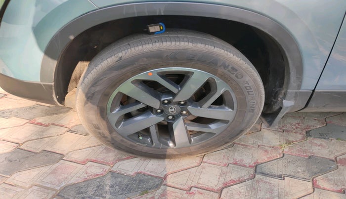 2021 Tata Safari XZA PLUS 6S ADVENTURE, Diesel, Automatic, 62,421 km, tyre