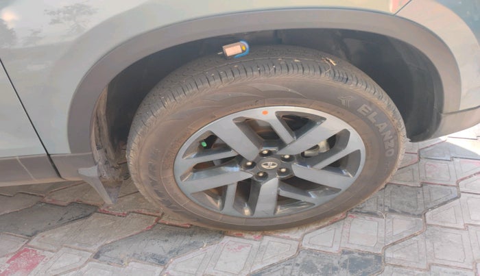 2021 Tata Safari XZA PLUS 6S ADVENTURE, Diesel, Automatic, 62,421 km, tyre