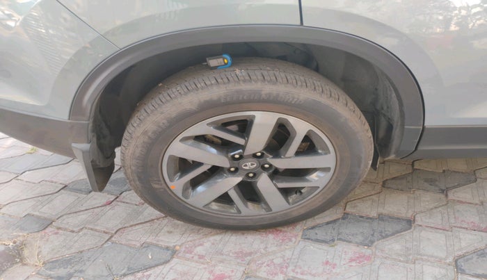 2021 Tata Safari XZA PLUS 6S ADVENTURE, Diesel, Automatic, 62,421 km, tyre