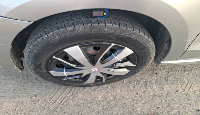 2015 Skoda Rapid 1.5 TDI CR AMBITION PLUS, Diesel, Manual, 1,50,489 km, tyre