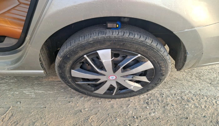 2015 Skoda Rapid 1.5 TDI CR AMBITION PLUS, Diesel, Manual, 1,50,489 km, tyre