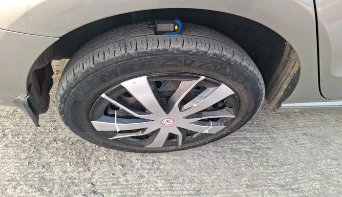 2015 Skoda Rapid 1.5 TDI CR AMBITION PLUS, Diesel, Manual, 1,50,489 km, tyre