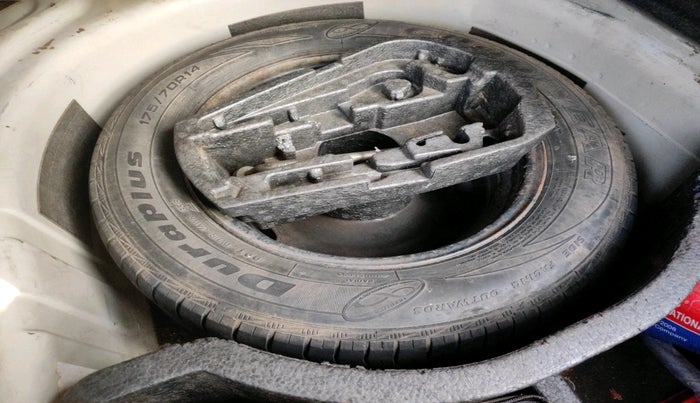 2011 Volkswagen Vento TRENDLINE DIESEL 1.6, Diesel, Manual, 1,26,781 km, tyre