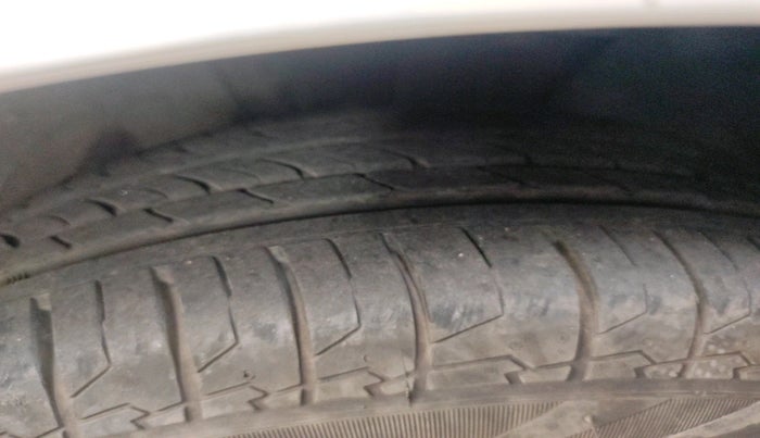 2011 Volkswagen Vento TRENDLINE DIESEL 1.6, Diesel, Manual, 1,26,781 km, tyre