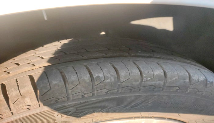 2011 Volkswagen Vento TRENDLINE DIESEL 1.6, Diesel, Manual, 1,26,781 km, tyre