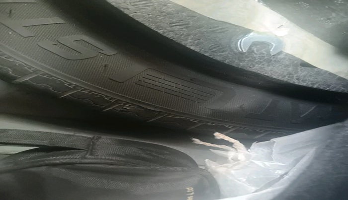 2023 Mahindra XUV300 W6 1.5 Sunroof Diesel, Diesel, Manual, 43,192 km, tyre