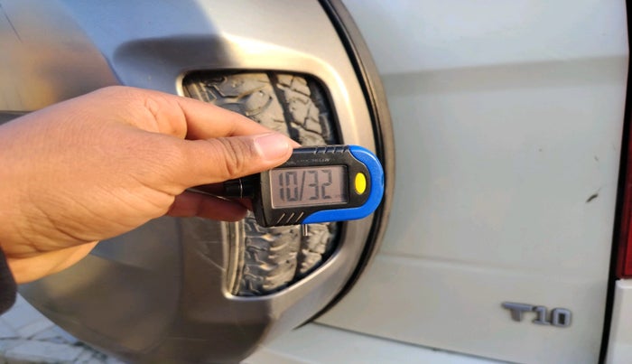 2017 Mahindra TUV300 T10, Diesel, Manual, 65,682 km, tyre