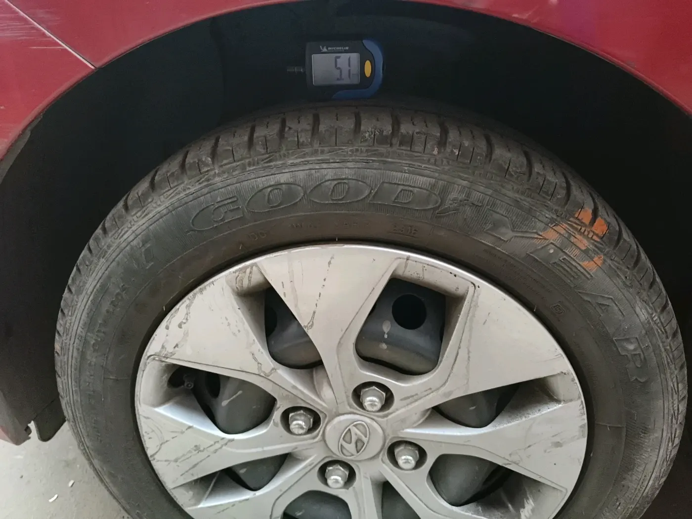 2016 Hyundai Xcent S 1.2, Petrol, Manual, 2,20,000 km, tyre