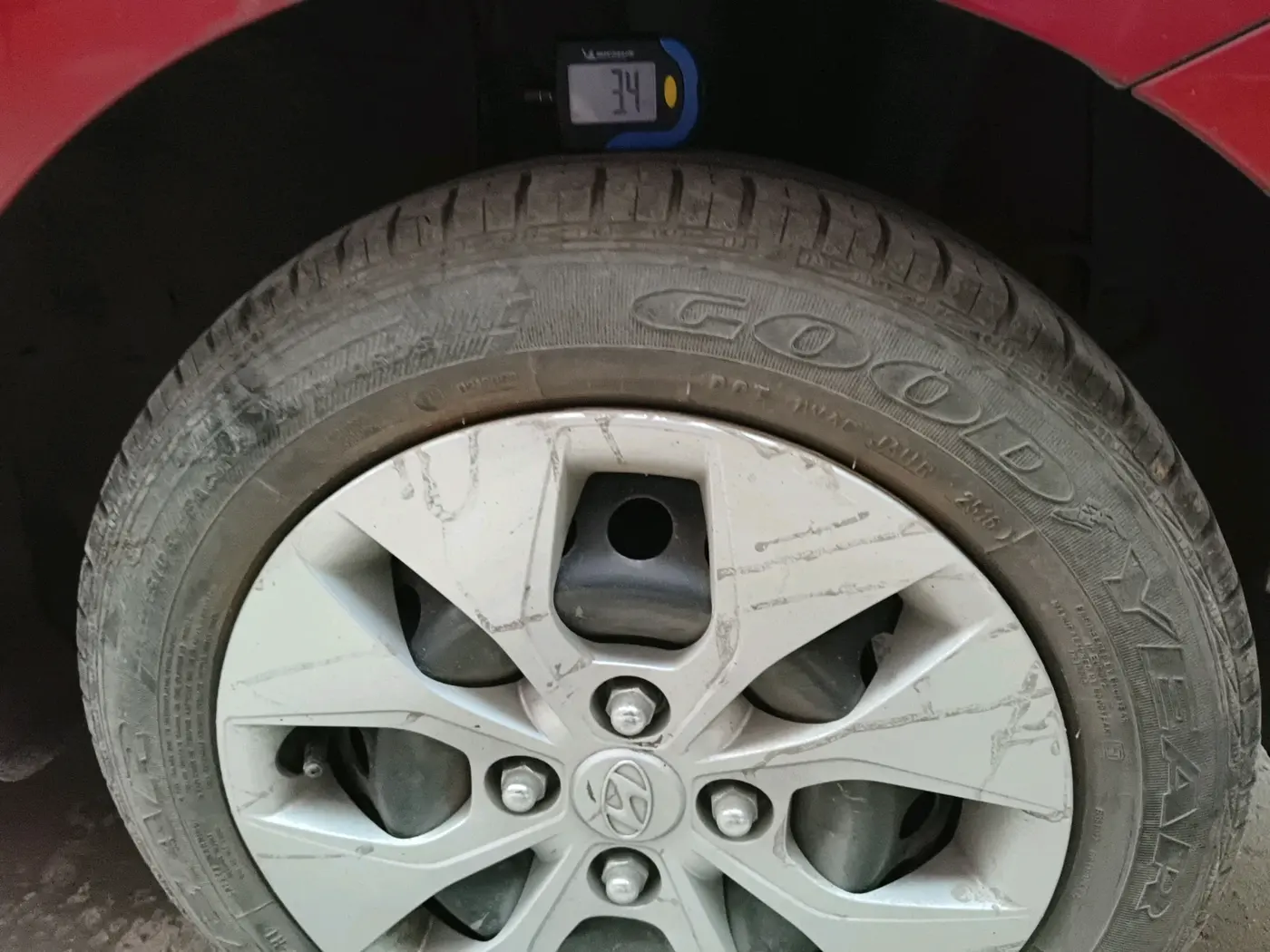 2016 Hyundai Xcent S 1.2, Petrol, Manual, 2,20,000 km, tyre