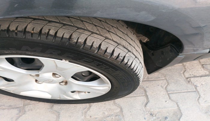 2017 Ford Ecosport AMBIENTE 1.5L DIESEL, Diesel, Manual, 1,02,393 km, tyre