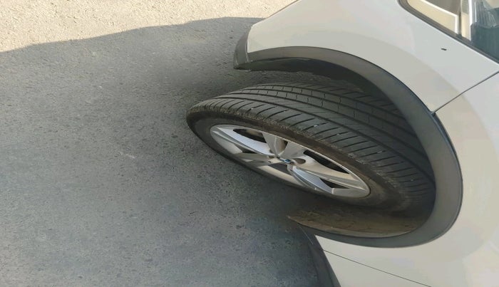 2017 BMW X1 sDrive 20d Expedition, Diesel, Automatic, 1,38,472 km, tyre