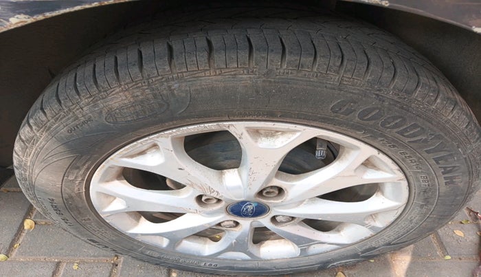 2014 Ford Figo TITANIUM 1.4 DIESEL, Diesel, Manual, 1,00,259 km, tyre